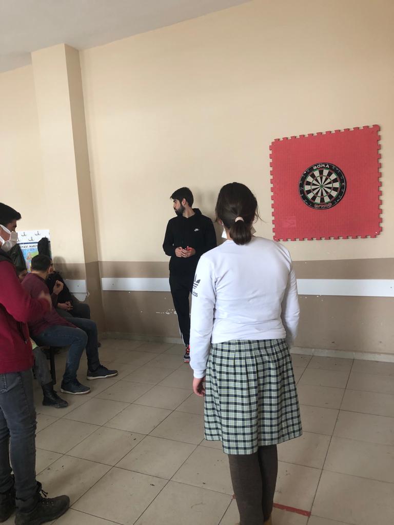 gctvrnokulu's tweet photo. Ortaokul öğrencilerimiz arasında düzenlemiş olduğumuz Dart Turnuvası'nda ilk üçe giren öğrencilerimize madalyaları ve hediyeleri törenle takdim edildi. @agrimem @hasan_kokrek @ademtopaca @Ahmetkaya0404 @taslicaymem https://t.co/XBcvBTYXJP