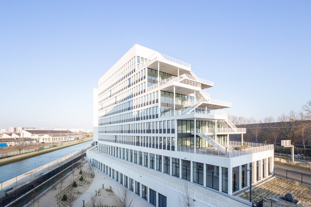 GroupeGA's tweet photo. 🌞 Nous avons livré Irrigo !
Réalisé avec @BNPPRE_FR et dessiné par @Leclercqarchi au bord du Canal de l'Ourcq à @villedebobigny, Irrigo compte 16 400 m² de bureaux et services et 3 170 m² d’espaces végétalisés 🌼 
#weBuildforLife #immobilier @Sequano_alv
https://t.co/Uu5LGn5Ql5 https://t.co/LMcE287vb9