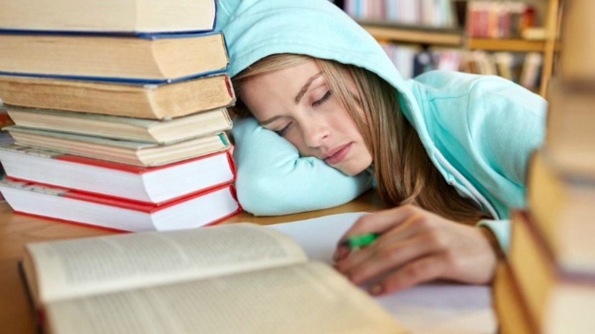 büyük heveslerle oturduğum masadaki 5. dakikam