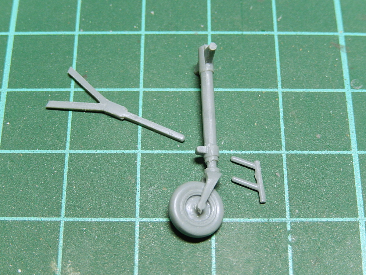 gorimodeler's tweet photo. 実機の複雑な構造がかなり簡略化されているキットの前脚。
数ミリ伸ばして、プラ材と真鍮線でせっせとディテールアップしました。
ここは目立つ部分なので手の入れ甲斐があります。
風防前部にピトー管追加。
細部工作が楽しい😊
#春のアメリカ艦載機祭り
#ソード
#F3H https://t.co/K0wPAFqACz