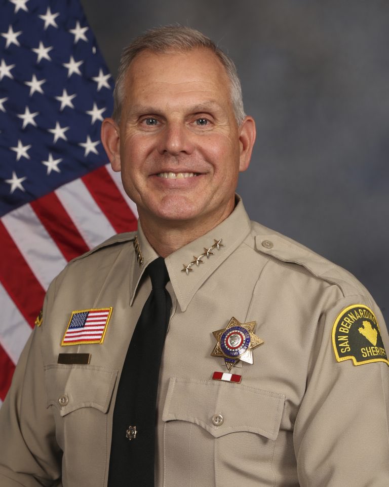 AppleValleyCA's tweet photo. Joining the Town Council this evening will be Sheriff Shannon Dicus to present an update on recent actions and legislative work the @sbcountysheriff and @AppleVllyPolice are doing to keep our community safe for residents and businesses. https://t.co/Wa9j8ep8vL