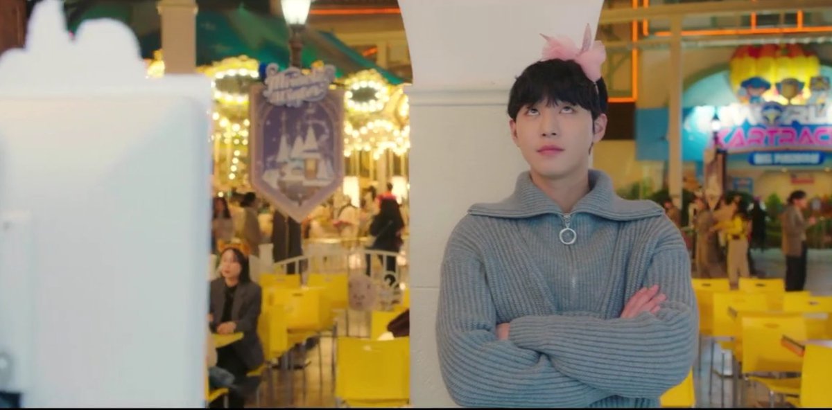 ellver02's tweet photo. no thoughts head empty just kang tae moo with pink headband 
#BusinessProposalEp8 https://t.co/uHE7bJnUgN