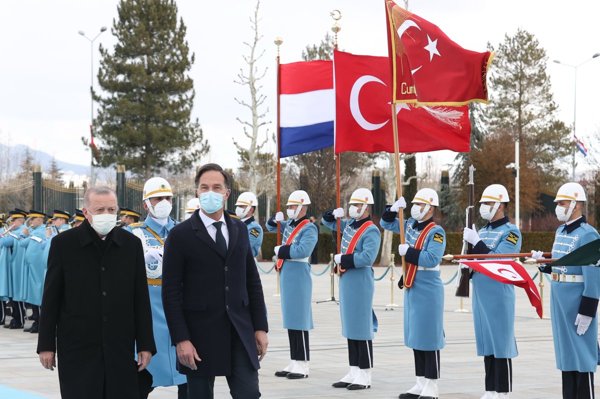 Bugün Hollanda Başbakanı, değerli dostum Sayın @markrutte’yi Ankara’da ağırladık. Görüşmelerimizde ikili ilişkilerimizin çeşitli veçhelerini değerlendirdik, Türkiye - Avrupa Birliği ilişkileri ile küresel meselelerde fikir teatisinde bulunduk, Ukrayna’daki gelişmeleri ele aldık.
