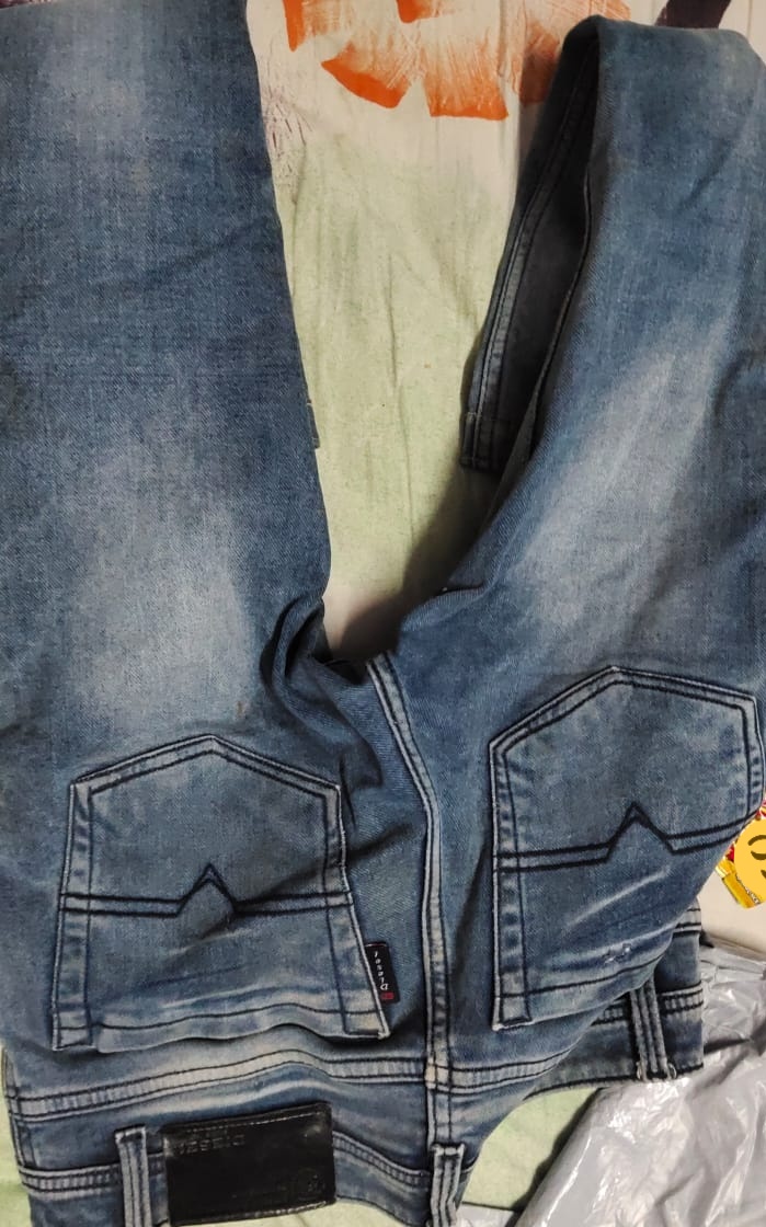 t_k__'s tweet photo. @meesho_support I m the supplier read before you type.
I m the supplier i have supply one women jeans to customer and then customer return my order he return different jeans..which is mens jeans used and old..
Again i m attaching the files for your reference https://t.co/4jIHoyc7ug