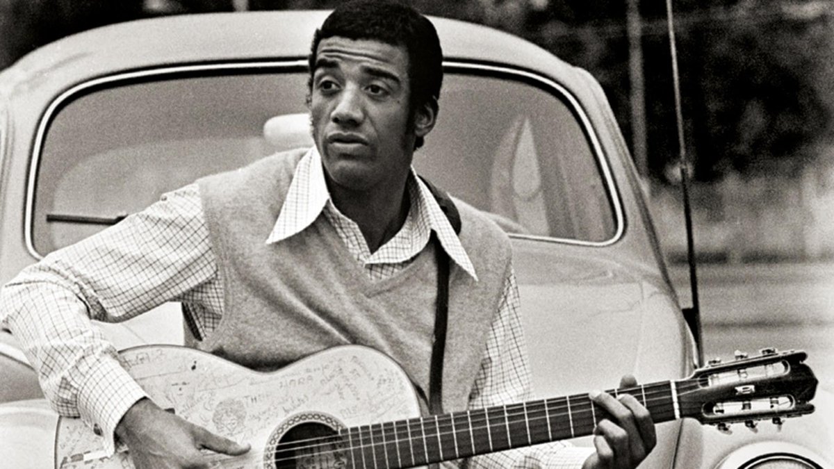 victorcadet's tweet photo. El 22Mar1939 nació en Río el autor de temas tan conocidos como "Mas que nada" o "País Tropical", el guitarrista, percusionista, cantante y compositor popular brasileño #JorgeBen (83) con un estilo que incluye samba, funk, rock, pop, maracatú y bossa nova. https://t.co/AxzTMI3iin https://t.co/rdqkVdaJzs