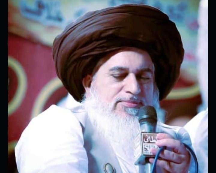 MemoonaRizvi's tweet photo. میں نے سر رکھ کے تیرے در پہ ہی دم توڑ دیا ۔۔
میں نے چاہا تھا عقیدت میں خلل نہ آئے۔
مرشد 😭😢
#AllamaKhadimHussainRizvi 
@MemoonaRizvi https://t.co/xIzFy0YNNi