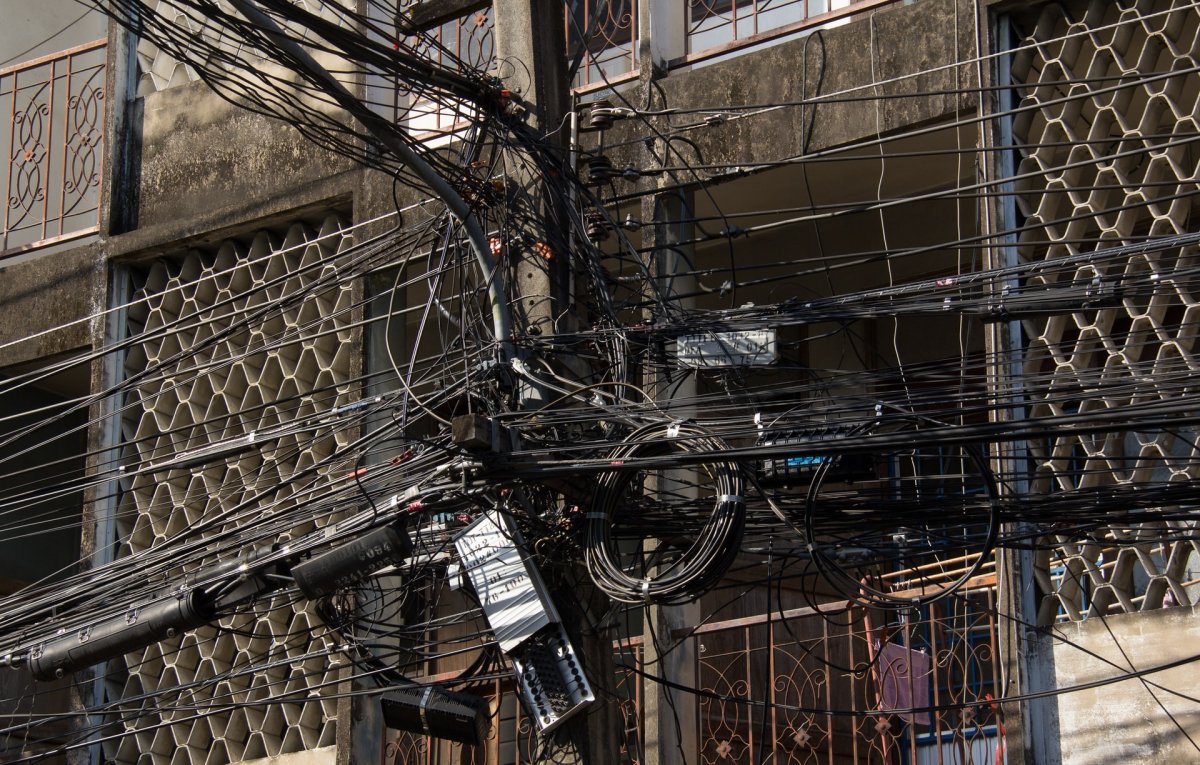 rapidphones's tweet photo. A #StructuredCabling network boasts a wide range of benefits for your #business. For example, it can reduce #downtime. That's because you can easily identify a cable that's causing the problem and interfering with the workflow in the office. https://t.co/ei4iyTxhPJ https://t.co/qEPDEUTJa0