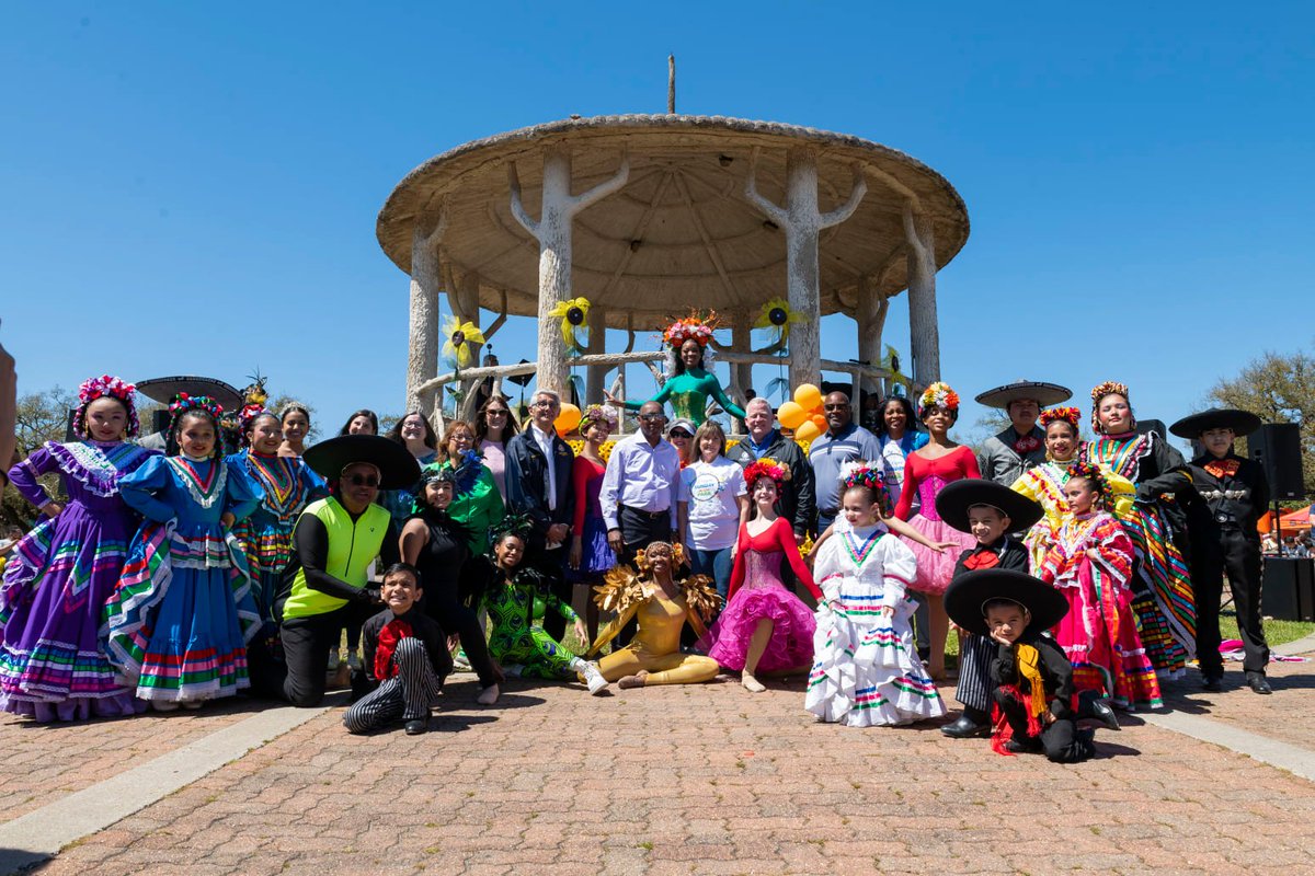 MayorsEvents's tweet photo. We had a blast on Sunday kicking off the Spring Season of Cigna Sunday in the Park at Hidalgo Park! Great event and beautiful weather! Looking forward to the next one at Montie Beach Park on April 10th. Hope to see you there! #InTheParkHTX @Cigna @HCAHouston @HPARD @houparksboard https://t.co/d9ekiKitAF