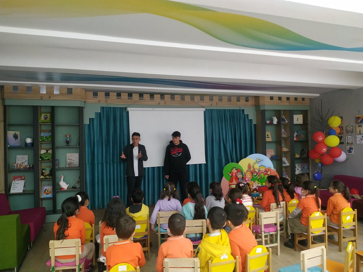 Miniklerimiz "Hayat Kütüphanede" projesini çok sevdi. Bol masallı bol öğrenmeli bol eğlenceli etkinliğimizden kareler..
19 Mayıs İlkokulu öğretmen ve öğrencilerine çok teşekkür ederiz.

#hayatkütüphanede
#çocukkütüphanesi
#çocukkitapları
#masallar