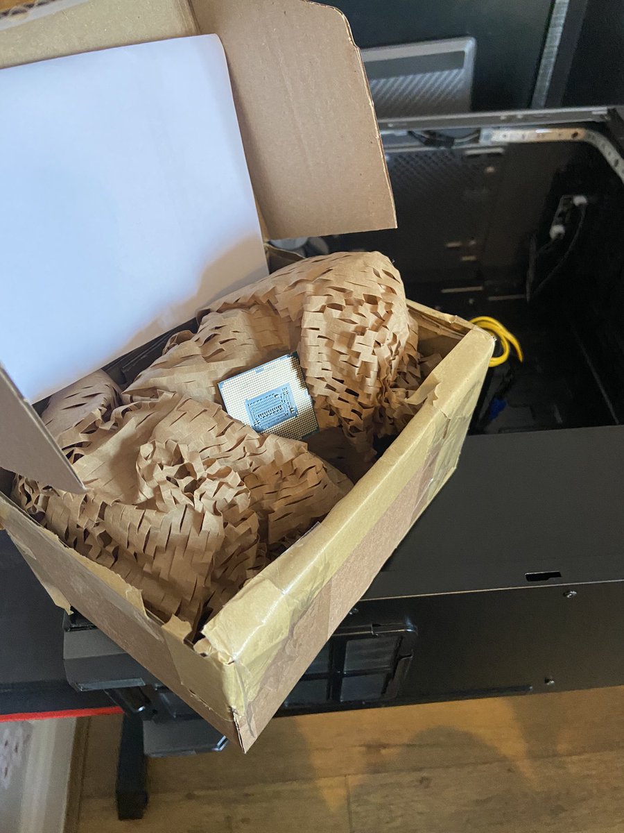 LukeeyyJ's tweet photo. @Cex is this really how you ship out a processor? One of the most delicate, easily breakable components of a PC!! Not on. https://t.co/QeWCVe1Gke