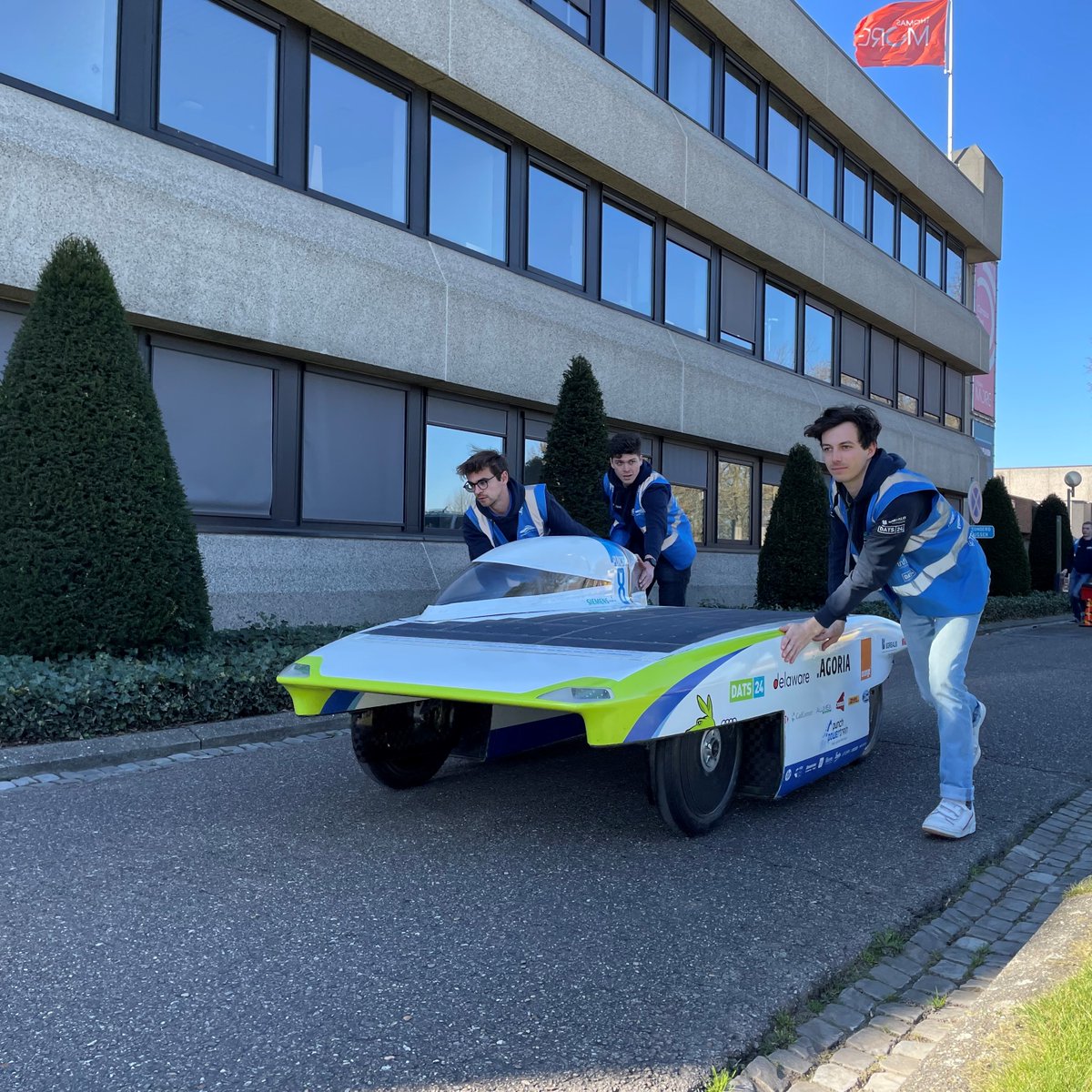 solarteam_be's tweet photo. Last weekend, the team simulated a race. The focus was on practising driving in a convoy, communication within the team, the different procedures needed during a race, and so on. This way, we are better prepared for our next challenge ๐โ๏ธ๐๏ธ
#punch2 #solarteam #solarracing #STEM https://t.co/8ZPFBQD189