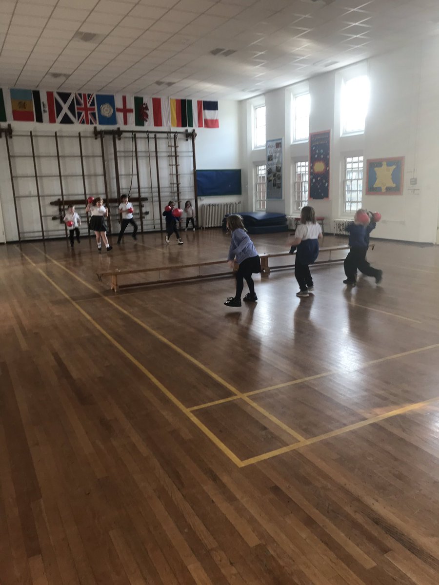 TH_AfterSchoolC's tweet photo. Having a great time-playing dodgeball in the hall. #thcrew https://t.co/lmIL2mlgTo