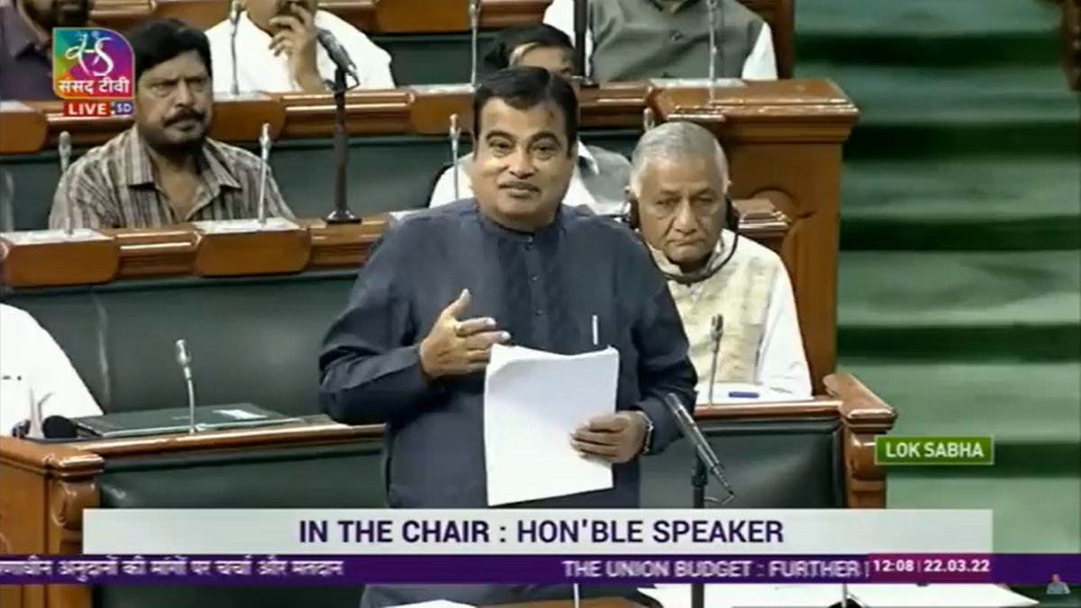 ANI's tweet photo. In J&amp;K projects worth Rs 7,000 crores are underway. About 1000 people are working inside Zojila tunnel in -8 degree Celsius. Work on Delhi-Amritsar-Katra highway work has begun. By end of this year, we'll be able to reach Mumbai from Srinagar in 20 hours: Union Min Nitin Gadkari https://t.co/90cXP8ATsL