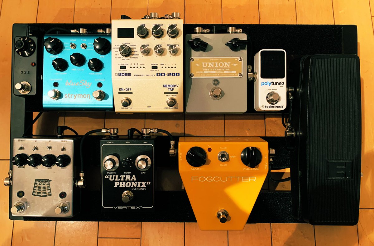 褒めて欲しいポイントは配線が全然見えないところです。