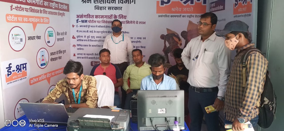 TanweerAhmadK19's tweet photo. Deputy Labour Commisioner Dr. Arpna Mam and #CSC Senior Manager Mr. Arun Kumar and Sinior Manager Mr. Mudit Mani visited #CSC Camp in Gandhi Maidan on the occasion of #BiharDiwas2022 @AlokpandeyKumar @dintya15 @ermuditmani @BiharCsc https://t.co/9pTtLuhWkZ