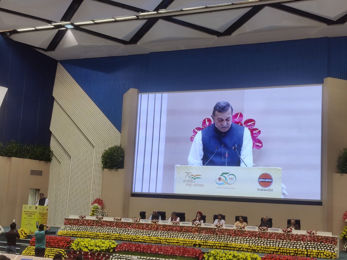 RndIndianoil's tweet photo. "IndianOil R&D has more than 1501 patents and is already on its way to reduce carbon intensity of its economy by less than 45 percent", exhorted Mr. SM Vaidya, Chairman (IndianOil) at IndianOil R&D Golden Jubilee Grand Finale.
#50yearsofInnovativeExcellence #IndianOilRnD https://t.co/9hBll6nPTP