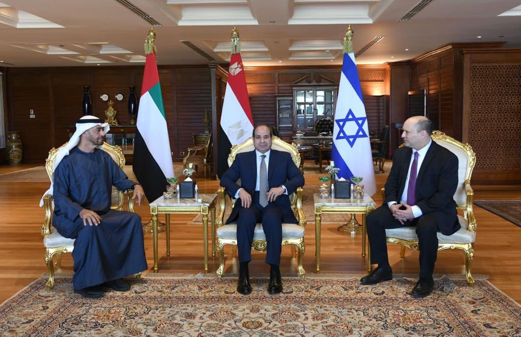 يستكمل رئيس الوزراء نفتالي بينيت في هذه الأثناء زيارته الدبلوماسية إلى مصر بعد أن التقى