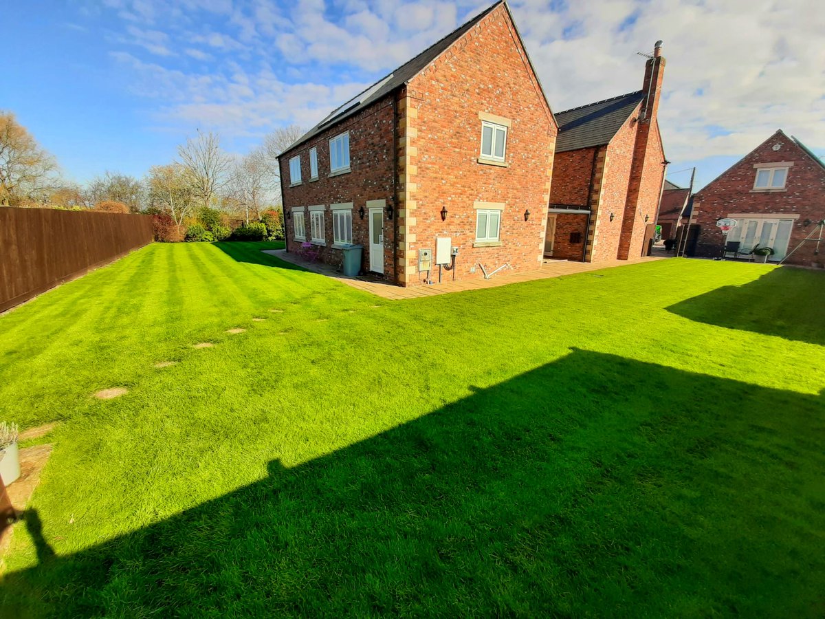LawnscienceS's tweet photo. 🌱G A R D E N    E N V Y 
Get in touch to find out how we achieved these results at this wonderful property in #bournelincs 
📲 Call us on 01780 764448
👩‍💻https://t.co/Ld6Yy2TgJH

#stamfordlincolnshire #lincolnshirebusiness  #greenlawn   #stamforduk #Bourne #lincolnshirelife https://t.co/MlI9dctHTu