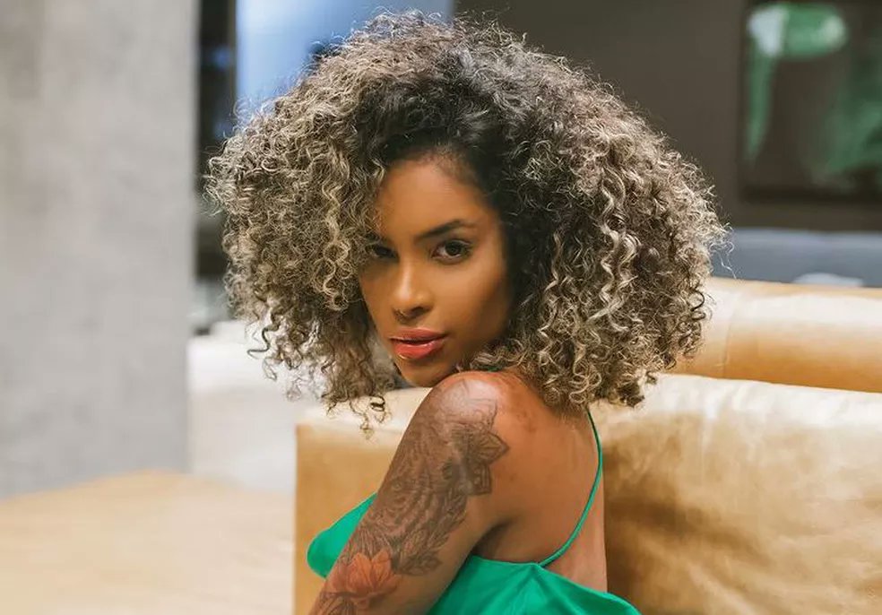 g1's tweet photo. Influencer baiana Sthe Matos é internada em UTI; tomografia diagnosticou sangramento no cérebro ==> https://t.co/ZkgPsMNKLz #g1 https://t.co/7uA4LCV7Ue