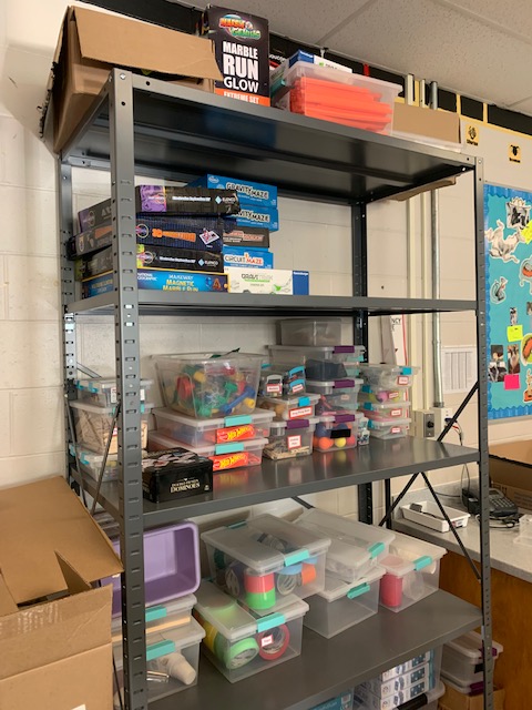 CMSScienceDept's tweet image. Sneak Peak into 7thgrade #flexblock: Rube Goldberg Machines and #STEM activities! Kids were buzzing around the room, building, laughing and staying curious! #sau16 #cmsscience #Inquiry #creation #middleschool  What a nice way for students to begin their day!