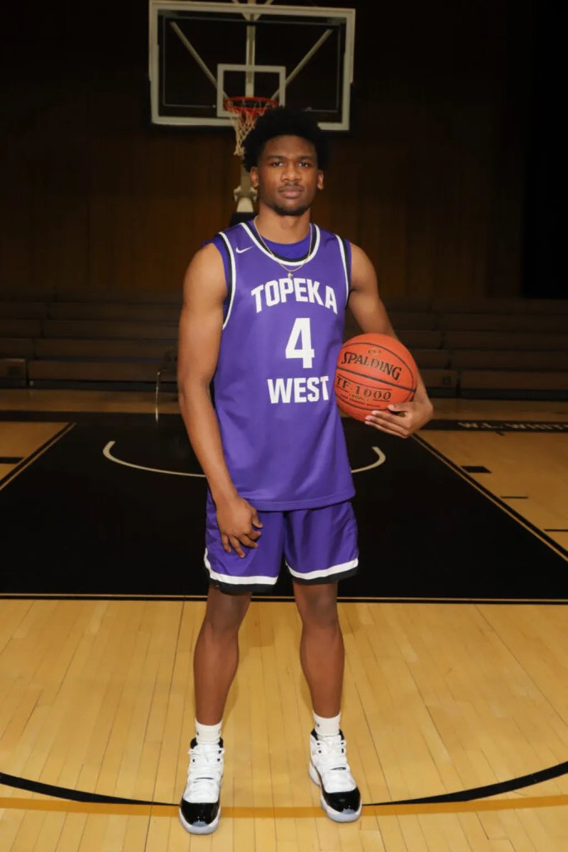 sportsinkansas's tweet photo. 2022 Sports in Kansas Boys Basketball 5A & All-Classes Player of the Year
Elijah Brooks, Topeka West, Sr.
View POY capsules: https://t.co/rcOYQSnL3m #sportsinkansas https://t.co/mAtqkfBpKg