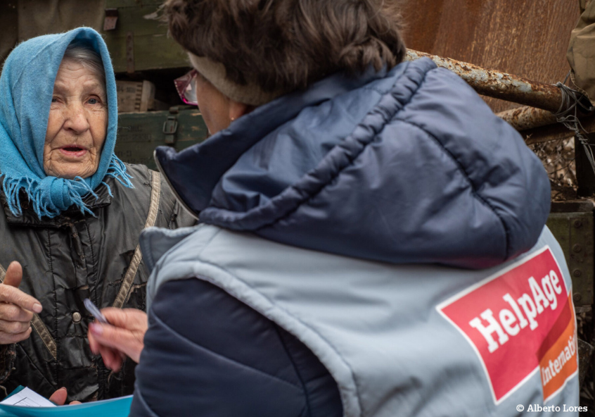 HelpAge volunteer working with older people in Ukraine