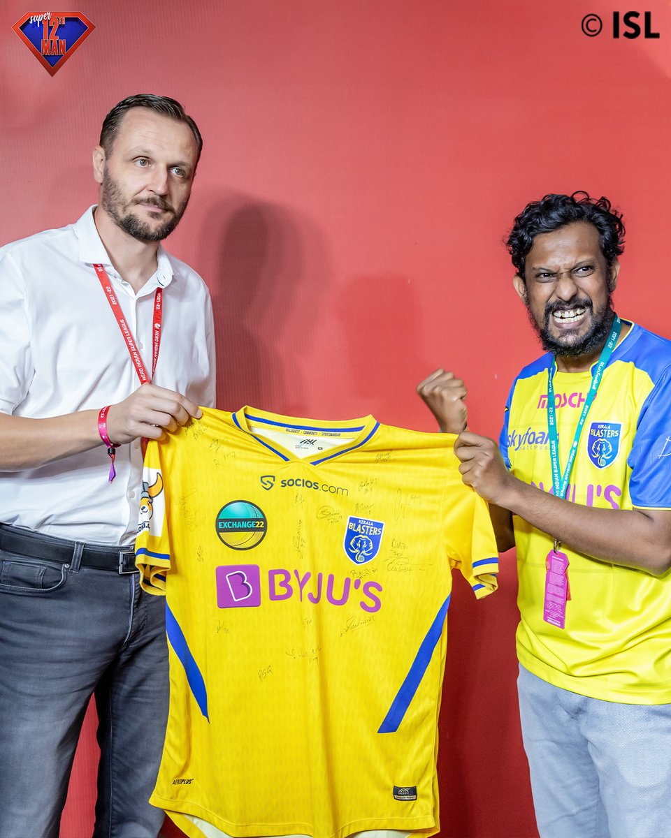 IndSuperLeague's tweet photo. Despite the result, it was a day to remember for the @KeralaBlasters' #Super12thMan Prabhu Raveendran! 🤩
#HeroISL #LetsFootball #HeroISLFinal #FinalForTheFans #KeralaBlasters https://t.co/FeJvCRJQEu