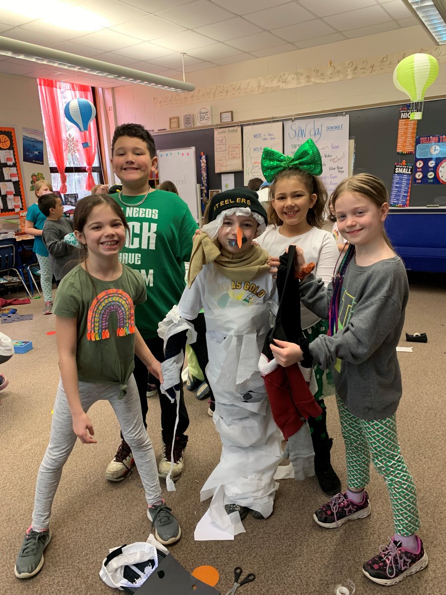 PennCambria's tweet photo. We're happy spring is here π·, but students at PCI had a great time last Thursday with "snow day" themed activities in their classes, including snowman relays βοΈ. #PCClassrooms https://t.co/P1CRlCsZUE