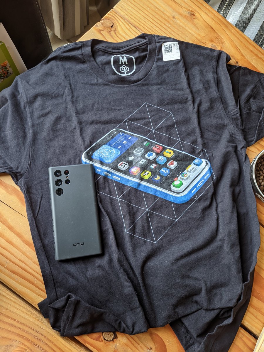 syntaxeks's tweet image. Thank you so much @dbrand @MKBHD @Mrwhosetheboss for this amazing price! You guys should also check out the DBrand atomic grip case, it&apos;s very good ;)