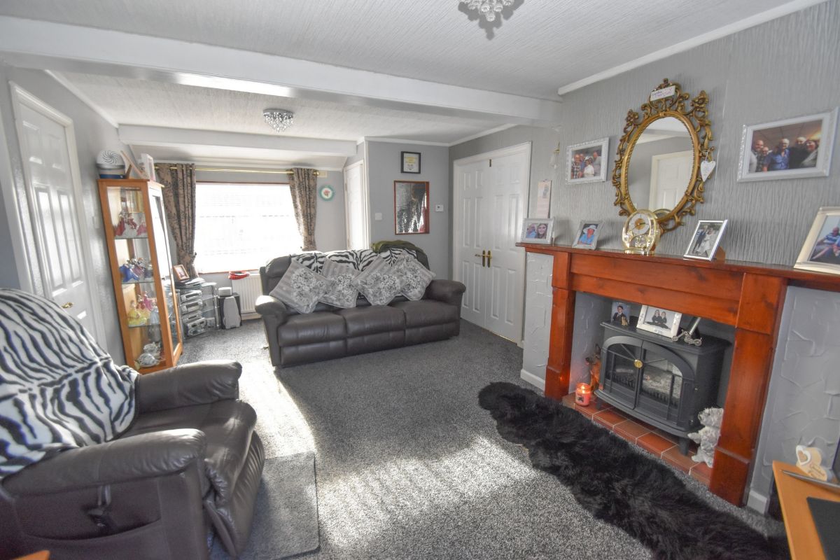 VPALTD's tweet photo. New to market - 2 Bed Bungalow, Mallard Way, Beacon Park Home Village, Skegness, £149,500. View details: https://t.co/ObPpVgE5hc https://t.co/AhoOtYSX4y