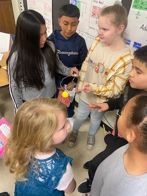 2nd graders collaborated with 4th graders about their projects on the solar system #CCSDSTEAM <a href="/OGESeagles/">Oak Grove Elementary School</a> #communication
