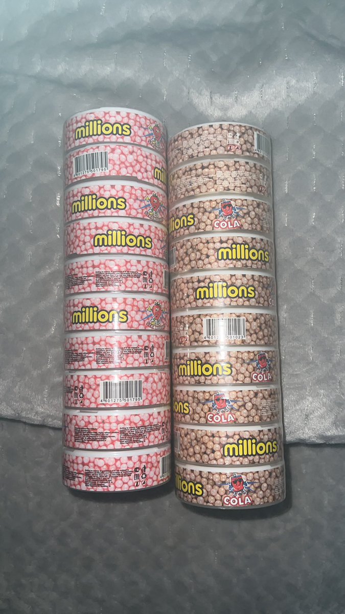 SnusManchester's tweet image. Strawberry, cola, bubblegum, blackcurrent, DM TO ORDER✅👏🏼 #snus #millionssnus #sibiera #siberiasnus #sibs