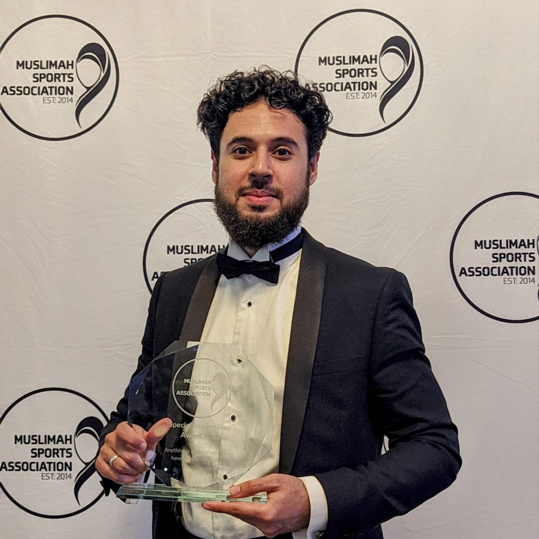 CSMLondonFC's tweet image. Big thanks to @MuslimahAsso who hosted their first awards dinner celebrating all their work engaging BAME women in a variety of sports. 

Our own Chairman, @mullahcorner was invited and received a Special Recognition Award as part of our work as a strategic partner to MSA!

#CSM