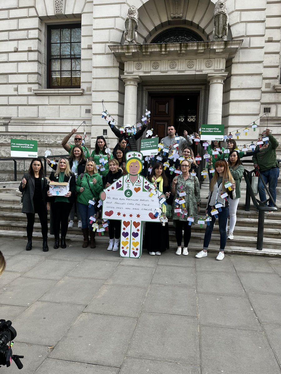 I was delighted to join healthcare professionals, colleagues and campaigners from @Mac_campaigning outside the Treasury this morning to deliver over 1000 messages urging the Chancellor to invest in the cancer workforce. (1/2) 
Cancer must not become #TheForgottenC
