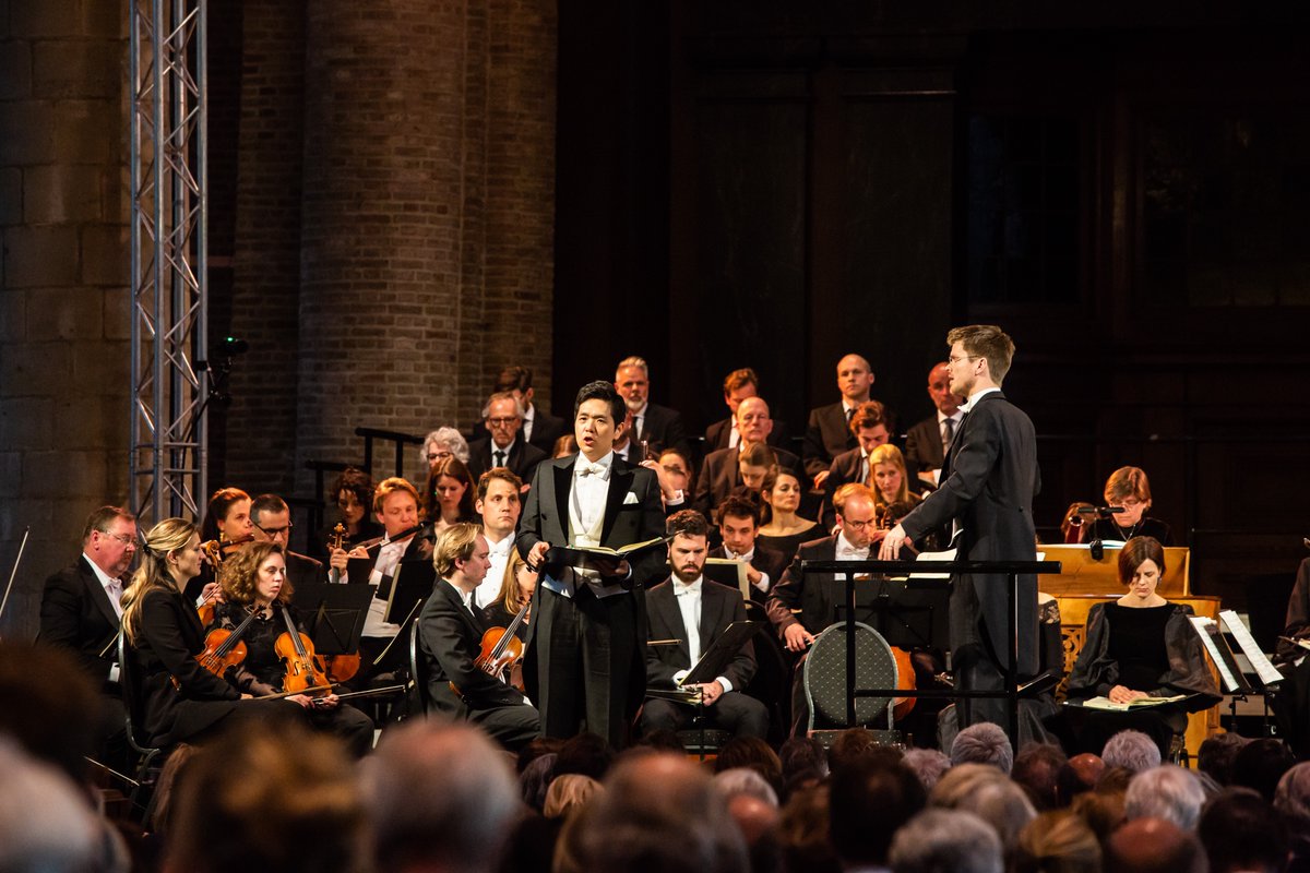 BachkoorHolland's tweet photo. 7 april brengen Bachkoor Holland, #ConcertgebouwKamerorkest, @jkd_dalfsen en solisten o.l.v. #GijsLeenaars voor het eerst de #MatthäusPassion in #GroteKerkLeeuwarden. 
Bent u erbij? https://t.co/2dYYi9bk4M https://t.co/1e6zsV704E