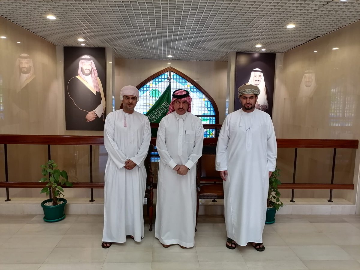 alanazi203's tweet photo. إستقبلت اليوم المدير العام لشركة الرمال للخدمات الفنية الشاملة المهندس سالم بن سعيد بن سليم الفهدي يرافقة مدير تطوير الاعمال بالشركة المهندس فارس بن إبراهيم بن سعيد  المسكري، تم خلال اللقاء تبادل الاحاديث الودية ، وإمكانية تبادل الخبرات مع الشركات السعودية. https://t.co/o0JHepdhfq