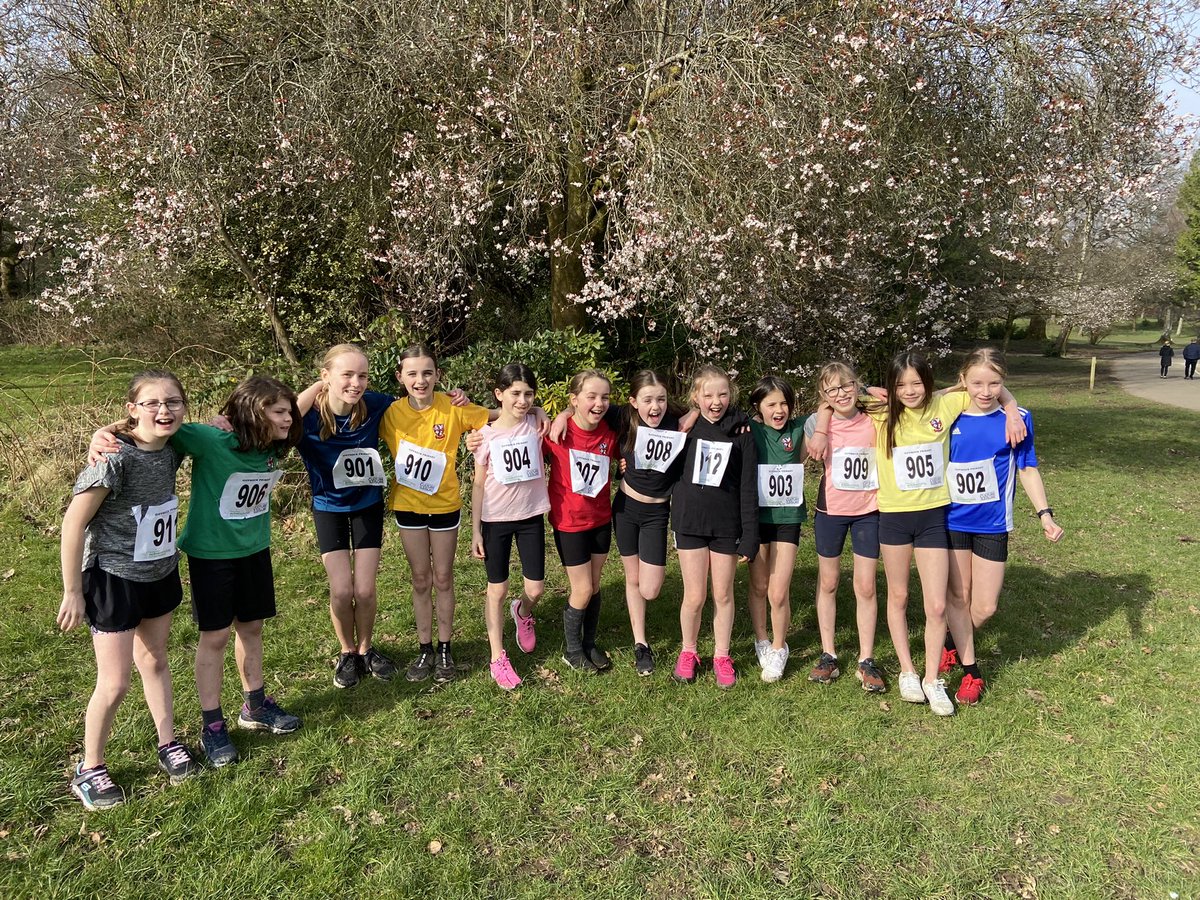 giffnockprimary's tweet photo. An amazing display of athleticism and determination by Team Giffnock at the ERC Cross Country. You should all be very proud of yourselves! Thank you to @ERCL4 and all the volunteers! https://t.co/zMfqTz7G5m