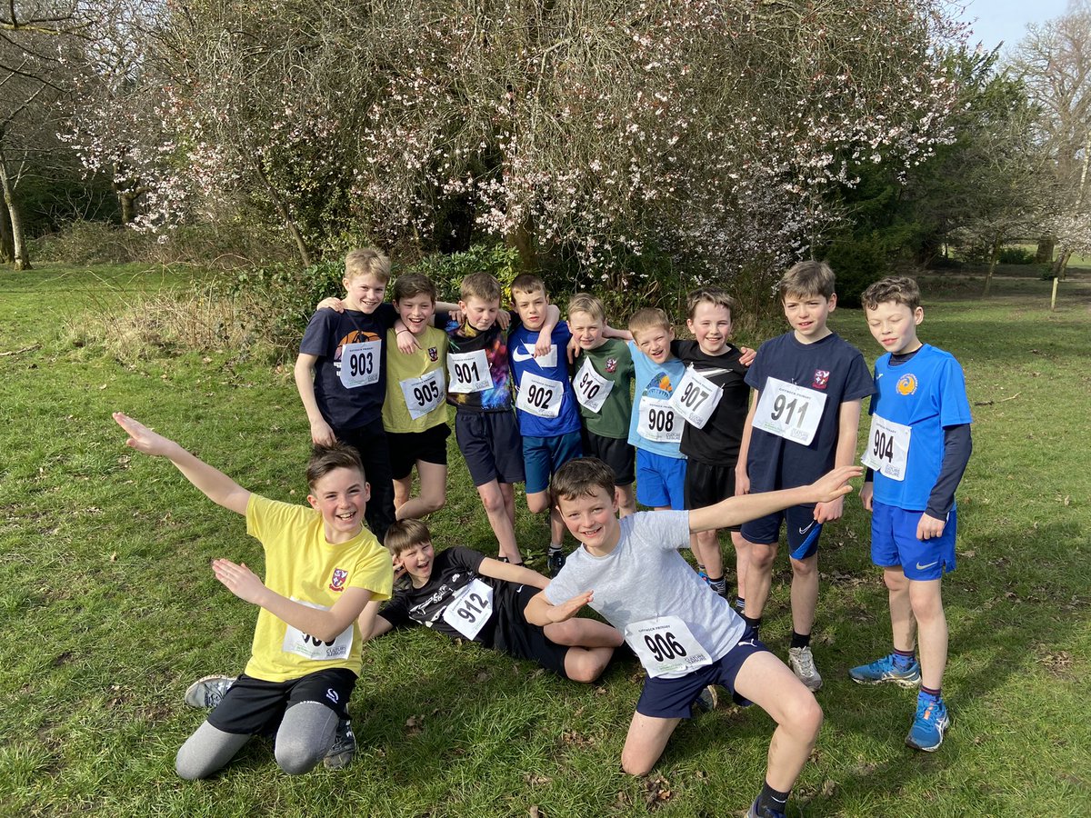 giffnockprimary's tweet photo. An amazing display of athleticism and determination by Team Giffnock at the ERC Cross Country. You should all be very proud of yourselves! Thank you to @ERCL4 and all the volunteers! https://t.co/zMfqTz7G5m