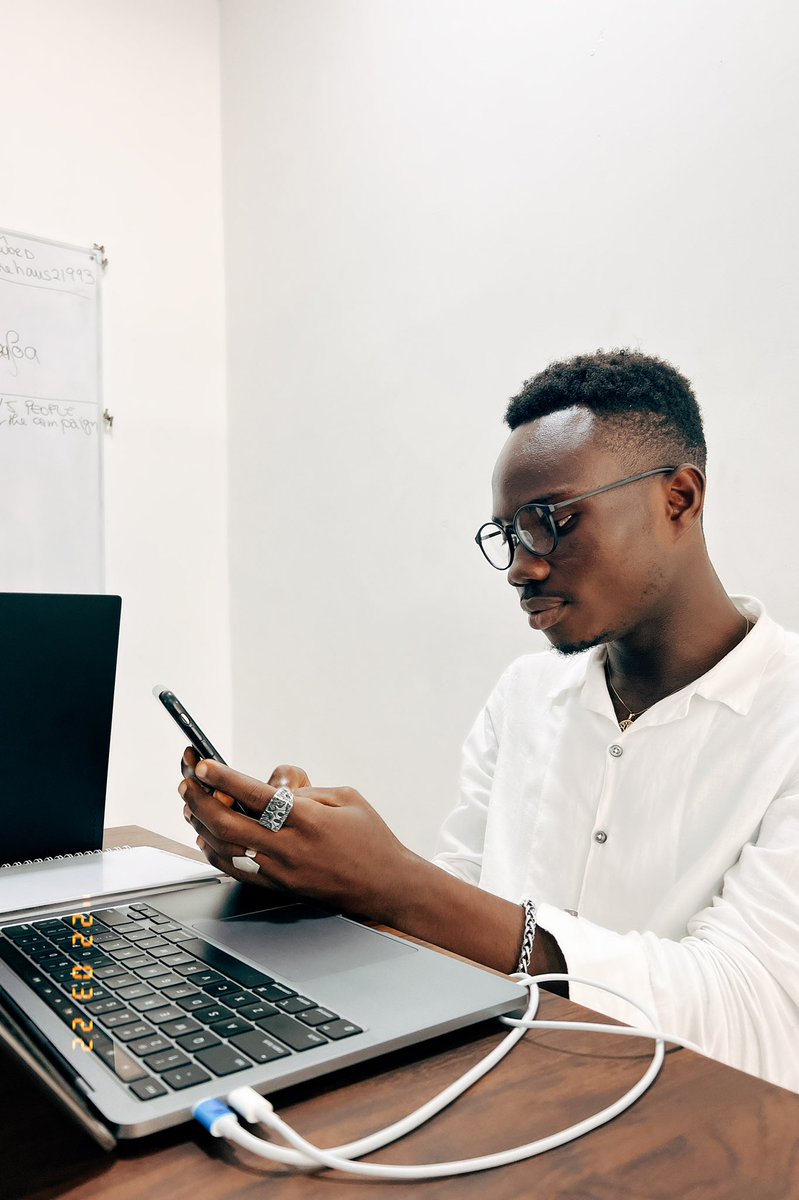 EkowBarnes's tweet photo. Sometimes smile :) good daze 

Cc @kofigramm  👑 hire him 🎈

#campaignteam https://t.co/7pexA5EUxq