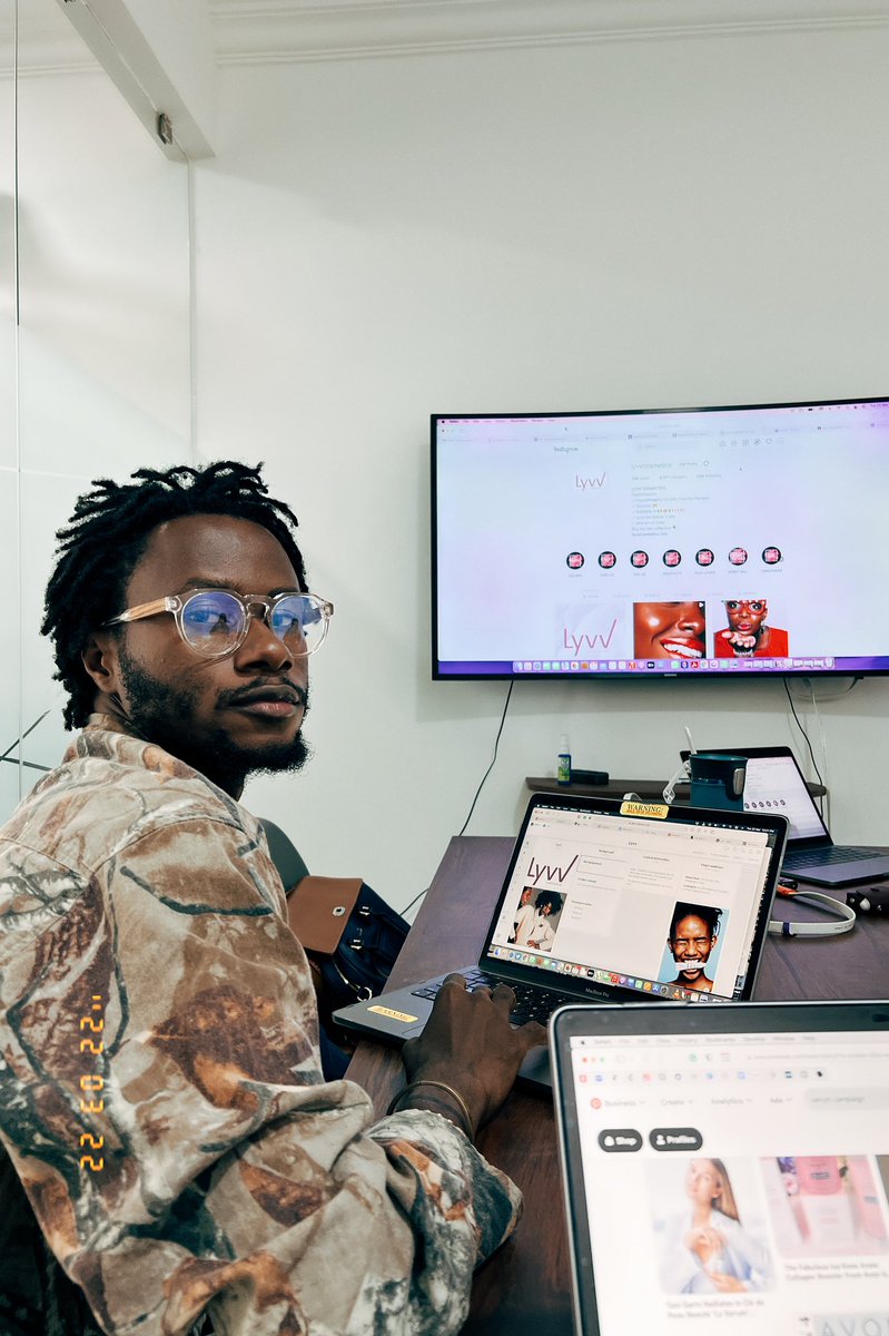 EkowBarnes's tweet photo. Sometimes smile :) good daze 

Cc @kofigramm  👑 hire him 🎈

#campaignteam https://t.co/7pexA5EUxq