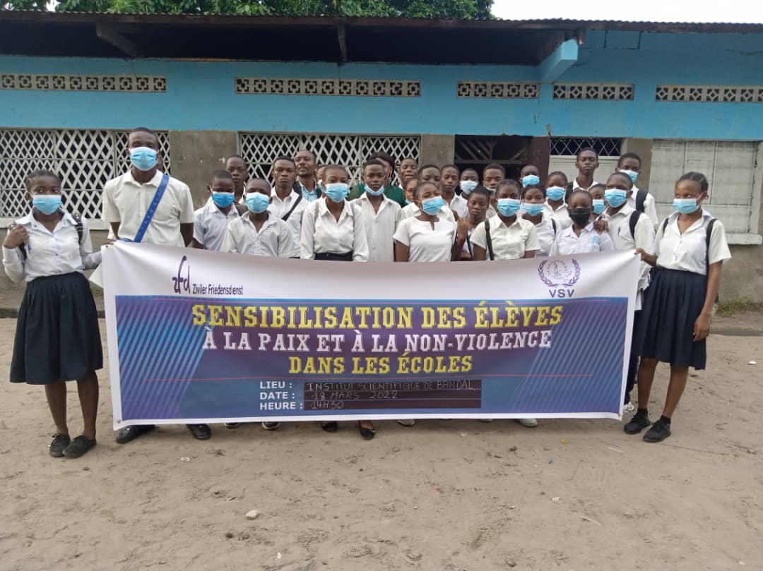 ongdh_vsv's tweet photo. Sensibilisation des élèves à la paix et à la non-violence à l'Institut Scientifique de Bandalungwa, vendredi 18 mars 2022. https://t.co/PhiDZL97Zq