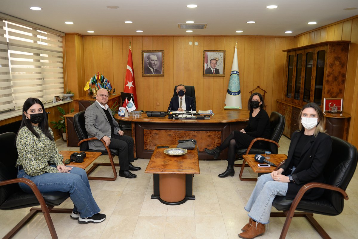askilavuz's tweet photo. 24 Bursa Haber @24bursahaber sitesi İmtiyaz Sahibi ve Asya Grup YKB Murat Karip, Genel Yayın Yönetmeni Sn Gülay Soydan Pehlevan ve ekibini ağırladık. Üniversitemizi ve çalışmalarımızı anlattık. Ziyaret için gazeteci dostlarımıza teşekkür ediyor, çalışmalarında başarılar diliyorum https://t.co/FZR2yI1xfY