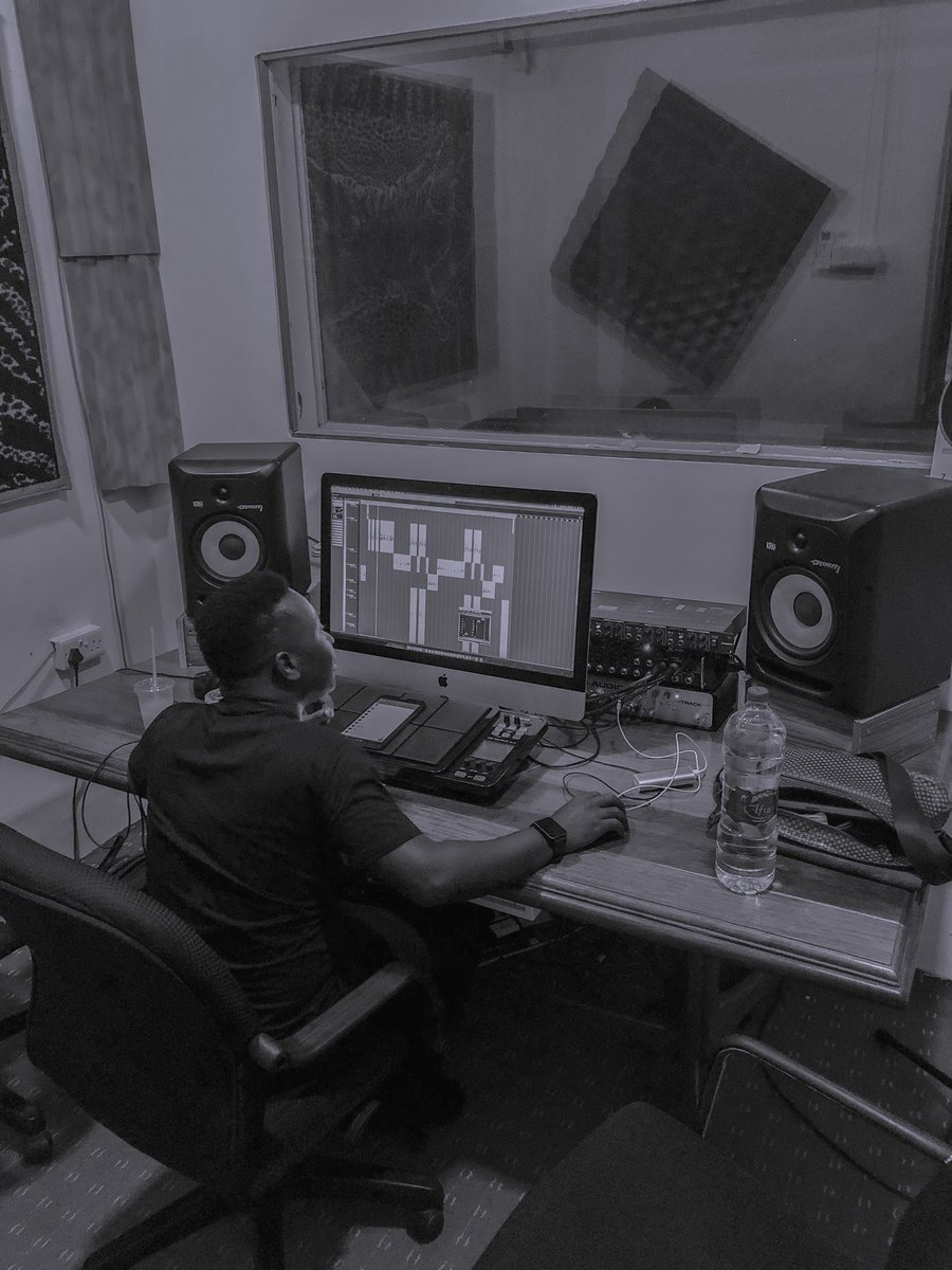its_me_day's tweet photo. #studiothings #pichazasimu https://t.co/750dC9FynN
