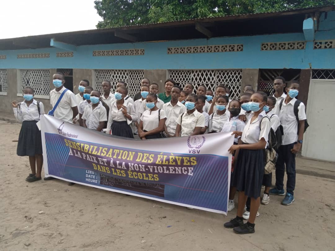 ongdh_vsv's tweet photo. Sensibilisation des élèves à la paix et à la non-violence à l'Institut Scientifique de Bandalungwa, vendredi 18 mars 2022. https://t.co/PhiDZL97Zq