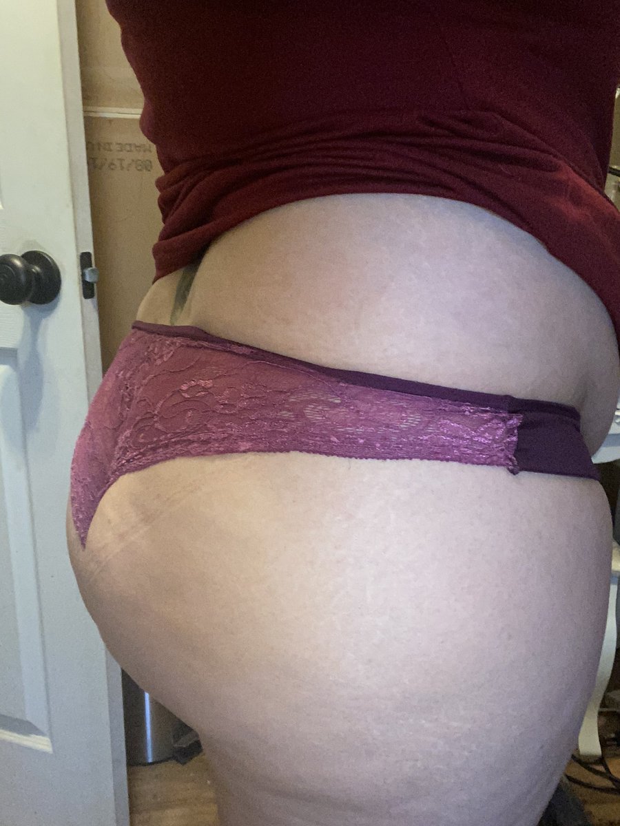 BEACHBABE077's tweet photo. Buns out!!!! Haven’t had a decent cum shot on my ass in a while. #nsfwtwt #ass #booty #milf #wifey https://t.co/pnMrNypIN4
