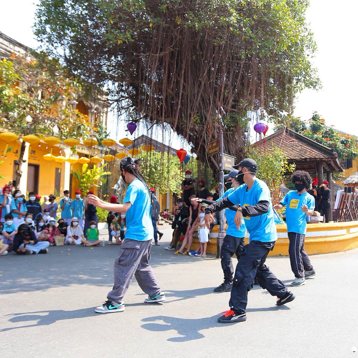 The Dance WE Made (@thedancewemade) on Twitter photo Our latest @TheDanceWEMade episode from #Vietnam is live! From the beautiful colourful Hôi An with a fab team of Hip Hop dancers from #CABHoiAn creating an environment 🌏 inspired performance for the <a href="/UKinVietnam/">UK in Viet Nam🇬🇧🇻🇳</a>’s #ArtForEnvironment event! ♻️
Watch here: youtu.be/LQtHbxvRgwc Our latest @TheDanceWEMade episode from #Vietnam is live! From the beautiful colourful Hôi An with a fab team of Hip Hop dancers from #CABHoiAn creating an environment 🌏 inspired performance for the <a href="/UKinVietnam/">UK in Viet Nam🇬🇧🇻🇳</a>’s #ArtForEnvironment event! ♻️
Watch here: youtu.be/LQtHbxvRgwc