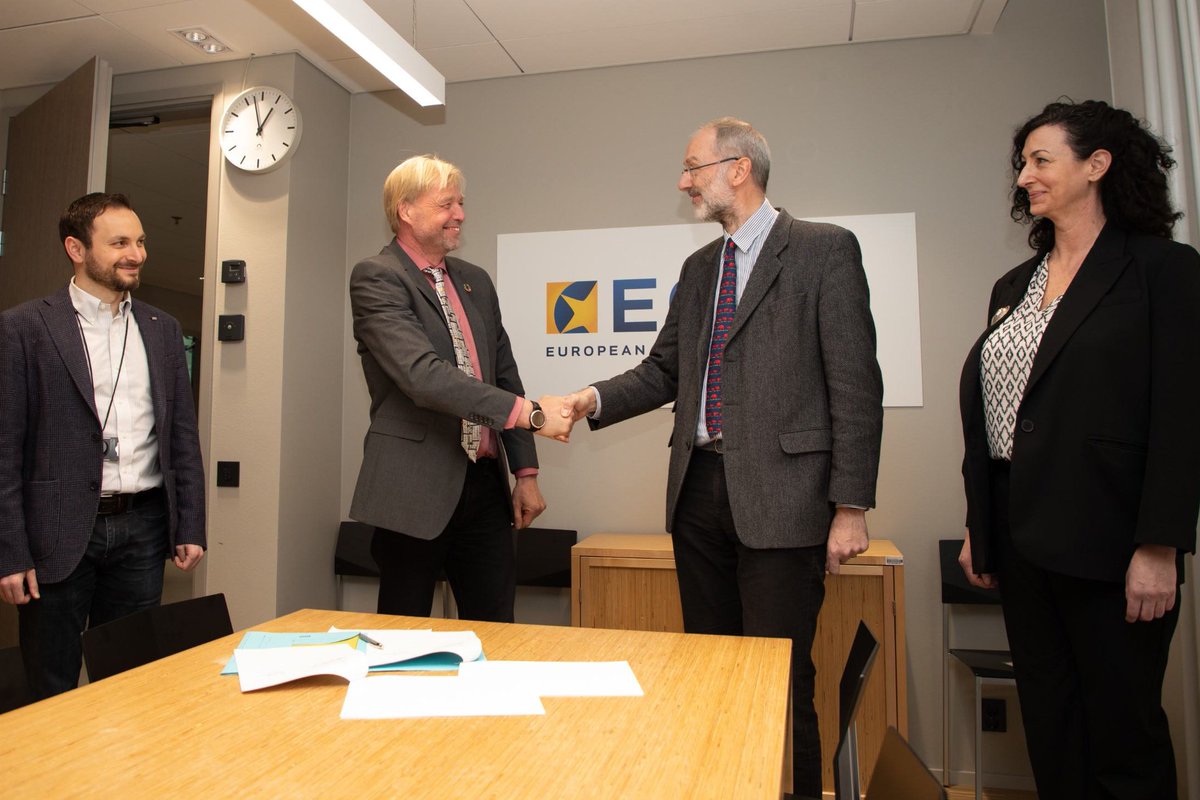 Thank you <a href="/diderbob/">Bob Diderich</a> and Patience Browne from <a href="/OECD_ENV/">OECD Environment</a> for our cooperation with chemicals management. Today, we signed a memorandum of understanding to continue promoting the QSAR toolbox for chemical hazard assessment.