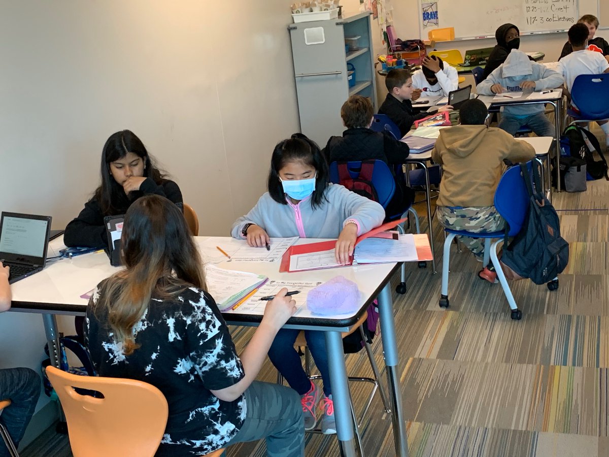 MichaleneLee's tweet photo. Math 6 working hard on our Q3 knowledge capturers! 💪🏻 I love having students look back over their notes and summarize their learning on one page that they can reference throughout the rest of the year! https://t.co/a244F1d2Ni