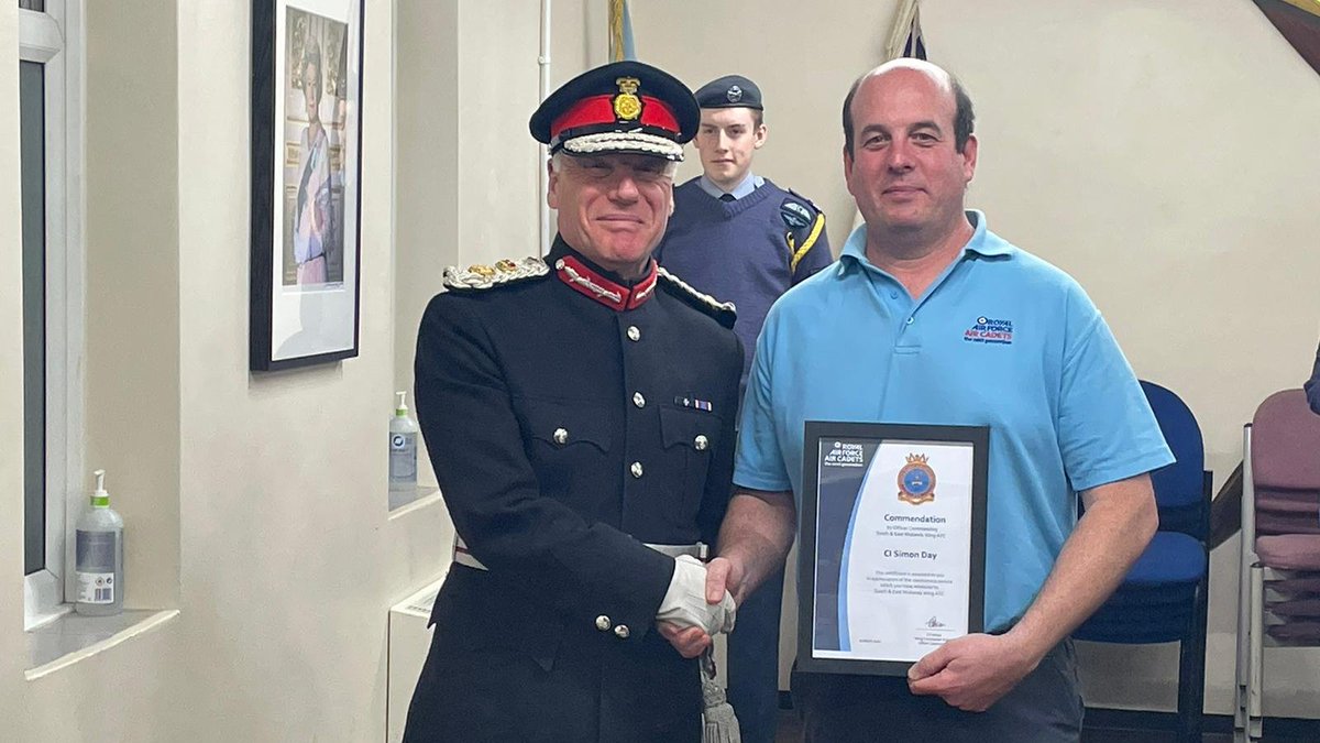 NorthantsLL's tweet photo. Delighted to visit to 1101 (Kettering &amp; District) Squadron RAFC last night to see the Cadets in action on a parade evening and presenting Bronze DoE, Certificates, Promotion and Staff Commendation.@1101Aircadets https://t.co/cw8zvMpHor