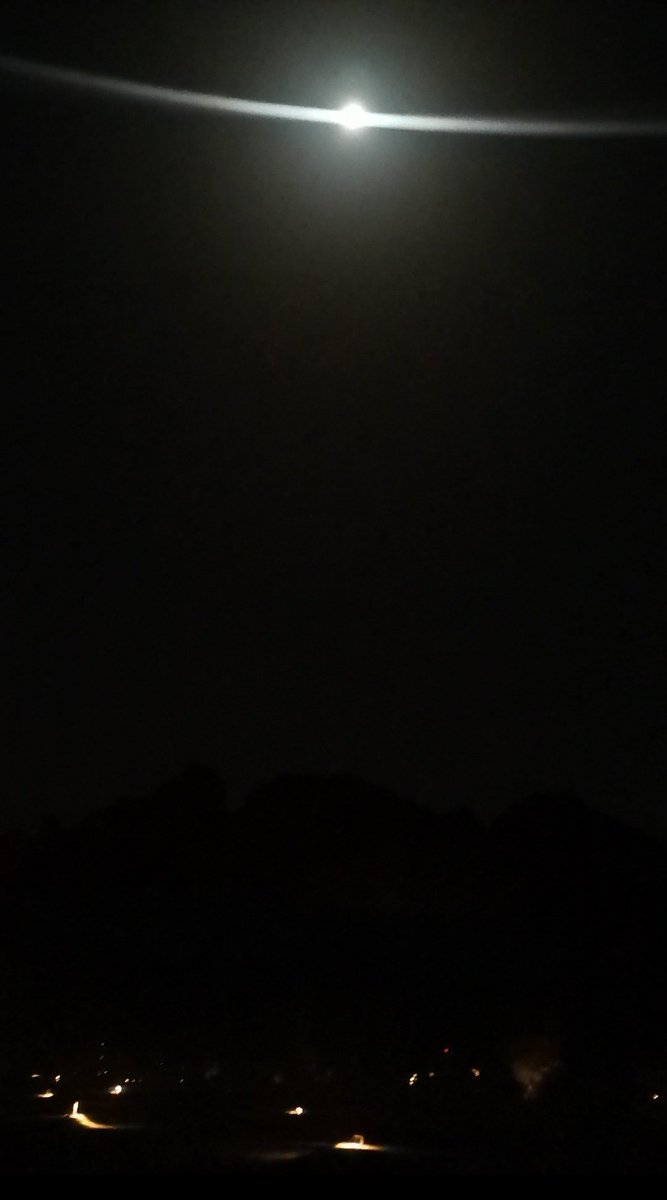 ALHALAH_'s tweet photo. العُلا من وجهة نظر أخرى ❤️ خمس أيام وأربع ليال، اليوم الذي كان مقداره ألف سنة. هنا سأكتب عن رحلتي إلى #العُلا من الخميس إلى الأثنين في الأيام التي كان القمر بها مكتملًا وكنت اشعر برفقته حينما يطبع ضوءه على باطن كفي في الليل. ذهبت كمستشعر للتاريخ والأرض والأنسان، ولم أكن داخل فكرة https://t.co/CPwWFujz7n
